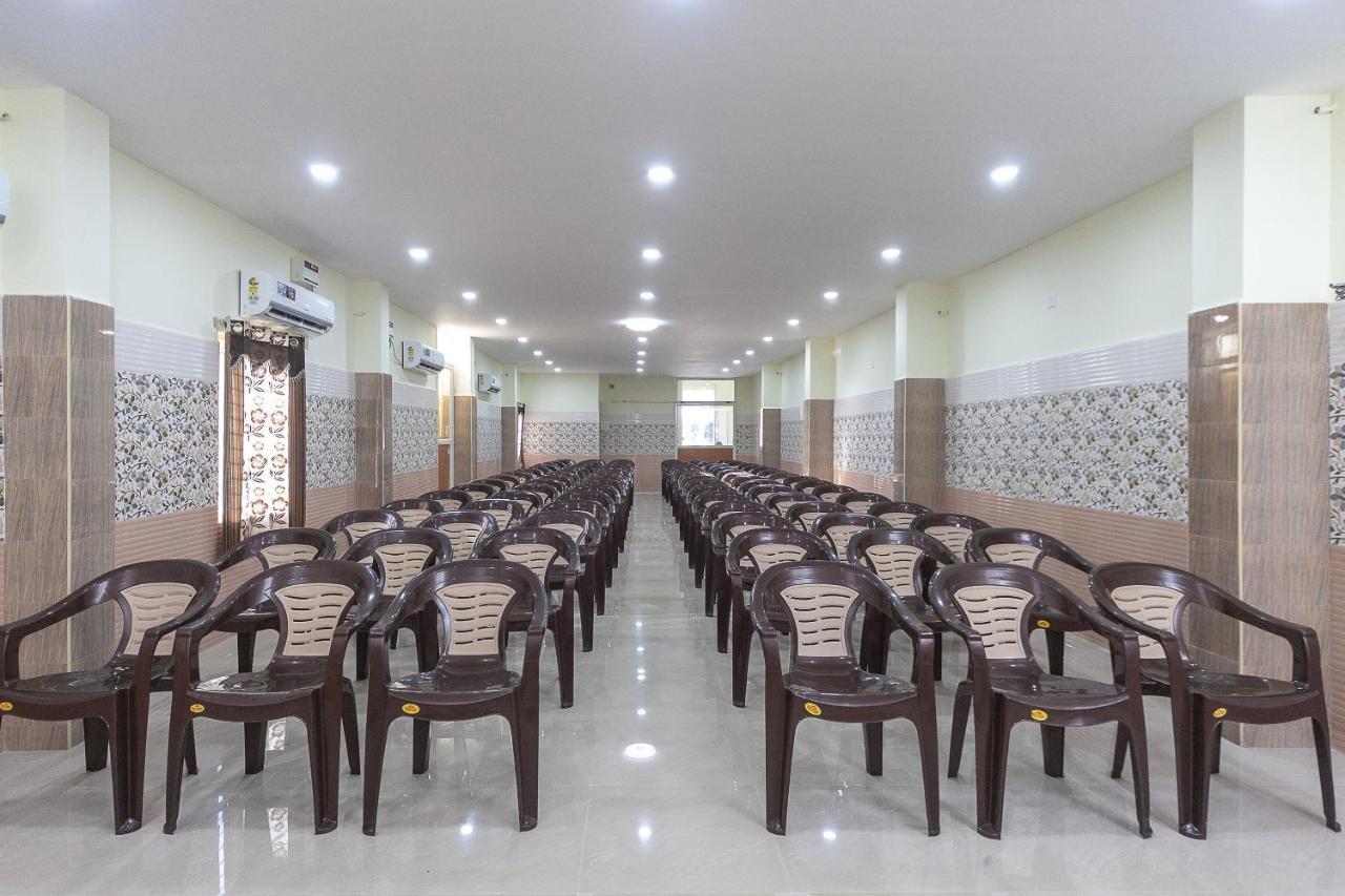 טירופאטי Oyo Hotel Sannidhi Residency מראה חיצוני תמונה
