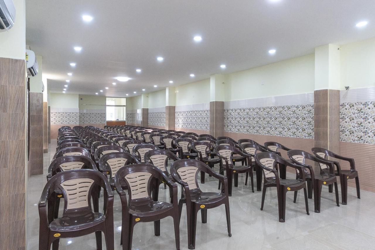 טירופאטי Oyo Hotel Sannidhi Residency מראה חיצוני תמונה