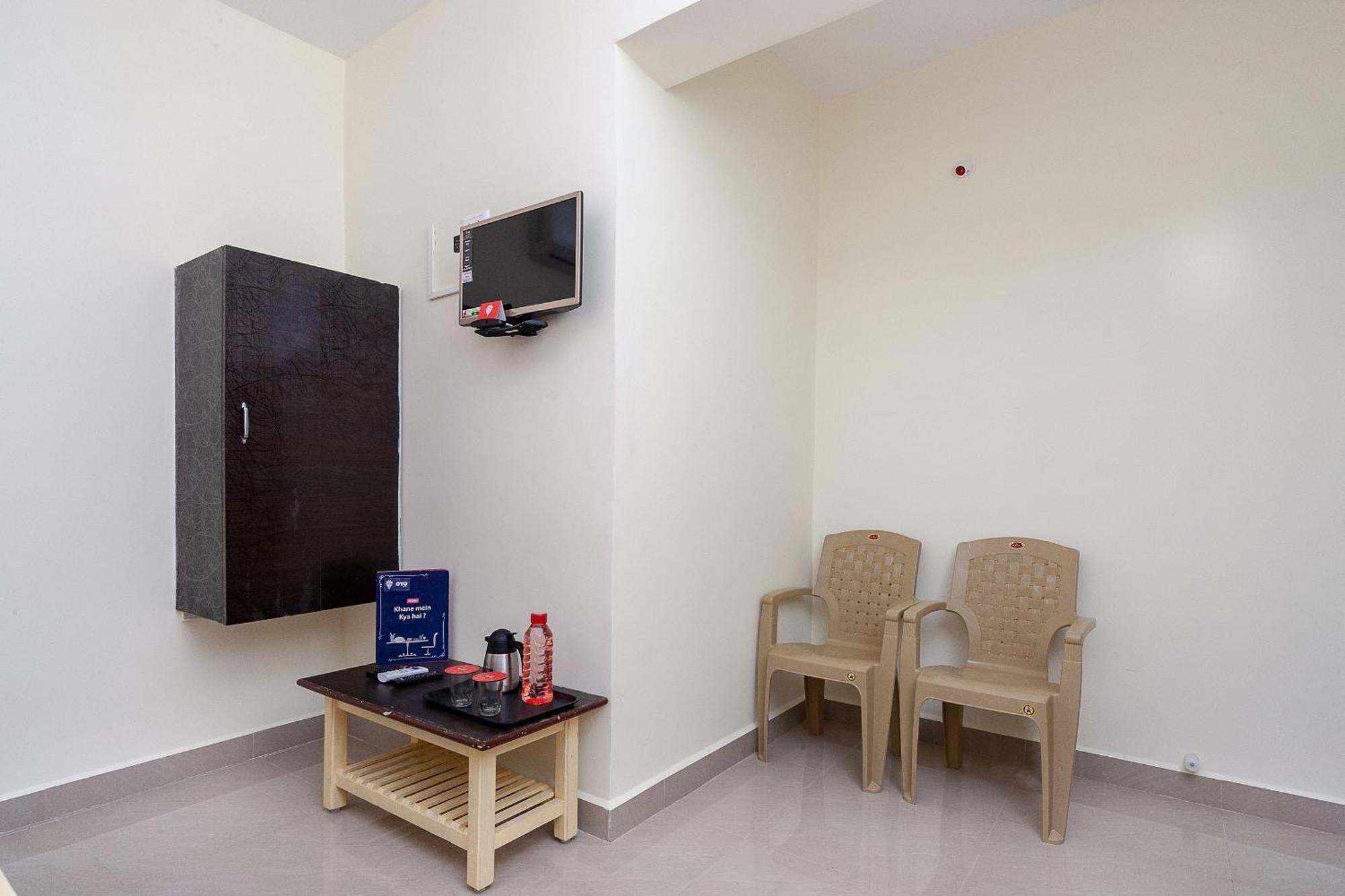 טירופאטי Oyo Hotel Sannidhi Residency מראה חיצוני תמונה