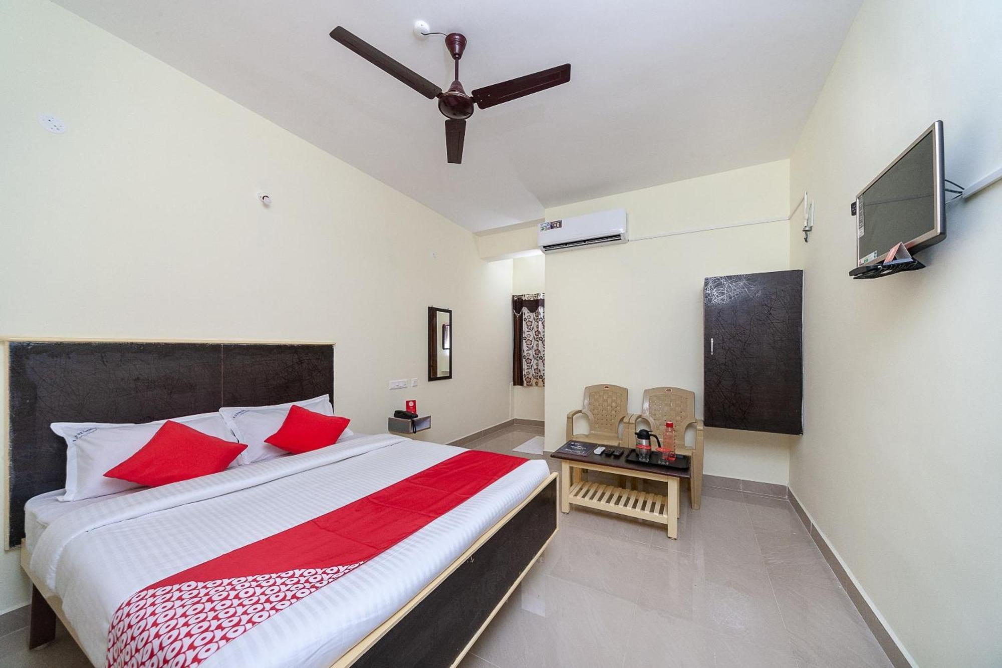 טירופאטי Oyo Hotel Sannidhi Residency מראה חיצוני תמונה