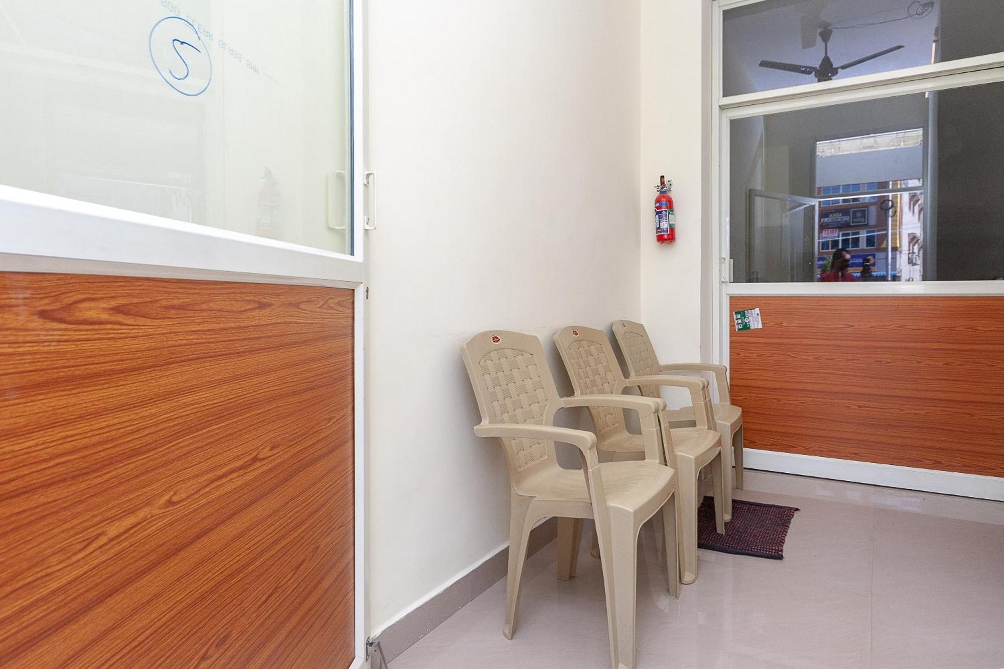טירופאטי Oyo Hotel Sannidhi Residency מראה חיצוני תמונה