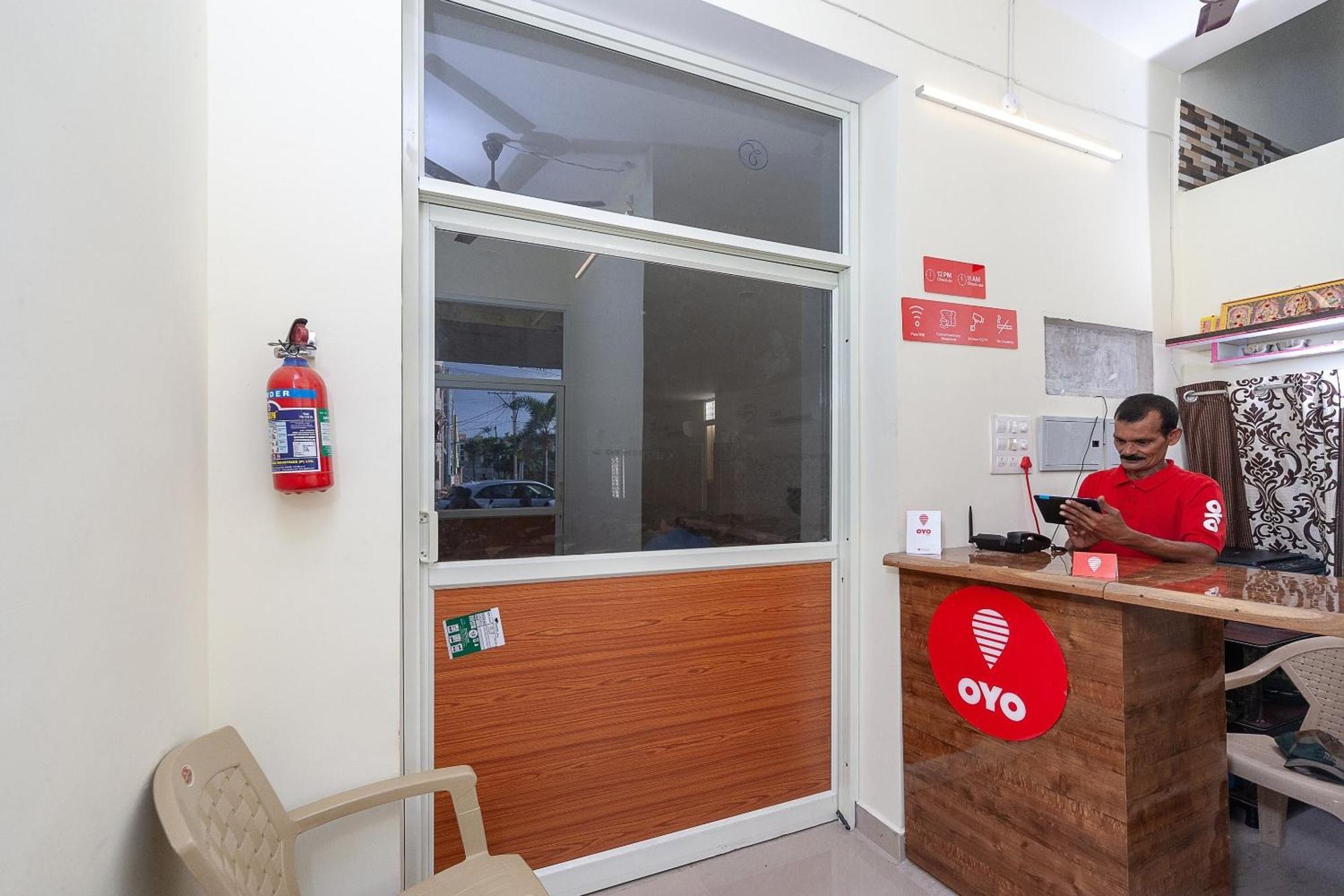 טירופאטי Oyo Hotel Sannidhi Residency מראה חיצוני תמונה